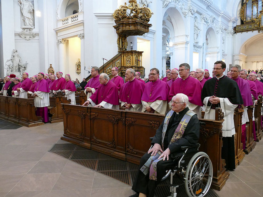 Abschlussvesper der Bischofskonferenz mit Austeilung des Bonifatiussegens (Foto: Karl-Franz Thiede)